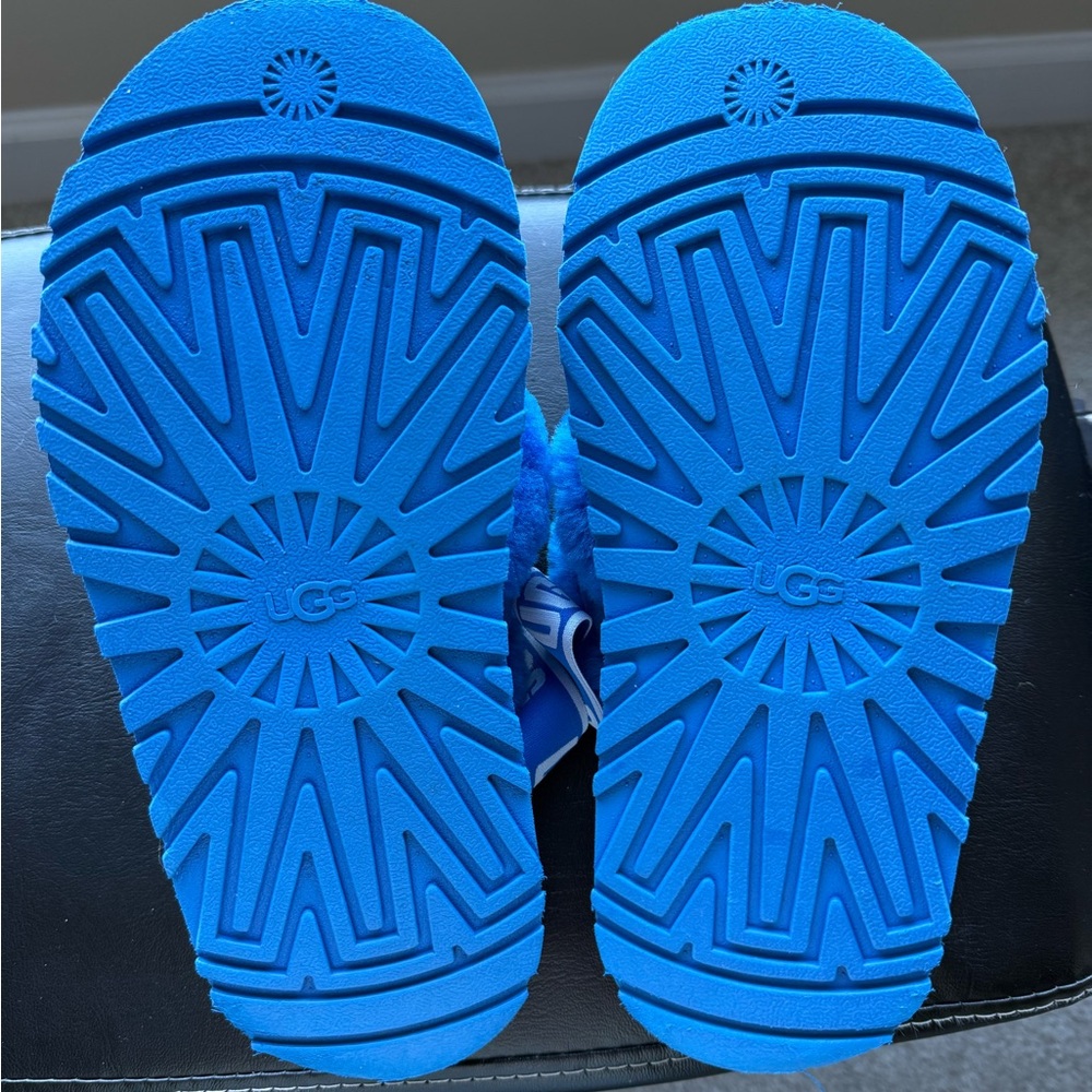 UGG Kids Bright Blue Fluffy Slippers - Picture 6 of 7